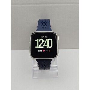 Fitbit Versa FB504 Smartwatch Heart Rate Bluetooth Activity Tracker W Charger